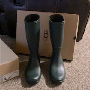 UGG boots! Women’s size 9! Olive.